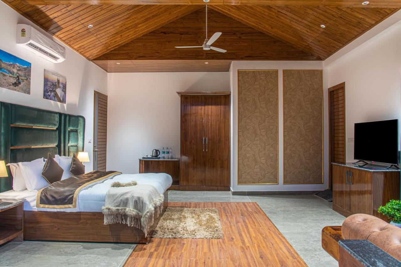 The Hillcrest Paradise Kasauli Bagian luar foto